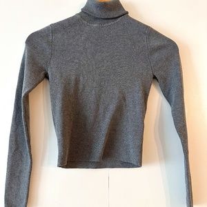 Fitted Gray High-neck Sweater